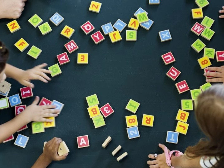 هل فعـلا هـناك مواد دراسية أساسية في سلك التعليم الابتدائي؟